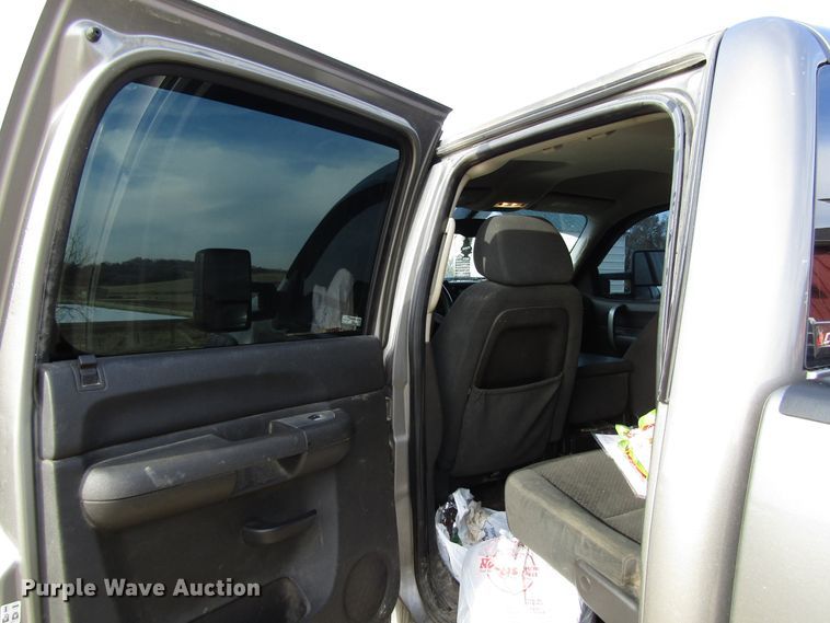 image for item FD9329 2007 Chevrolet Silverado 2500HD Crew Cab pickup truck