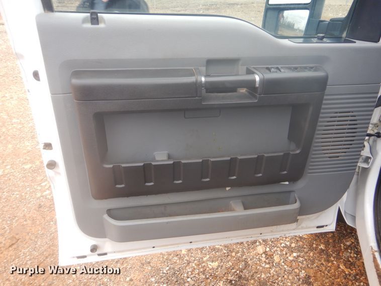 image for item FF9228 2014 Ford F450 Super Duty Crew Cab flatbed truck