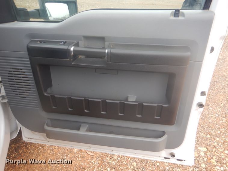 image for item FF9228 2014 Ford F450 Super Duty Crew Cab flatbed truck