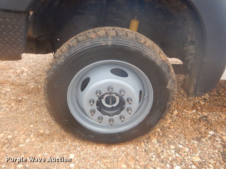 image for item FF9228 2014 Ford F450 Super Duty Crew Cab flatbed truck