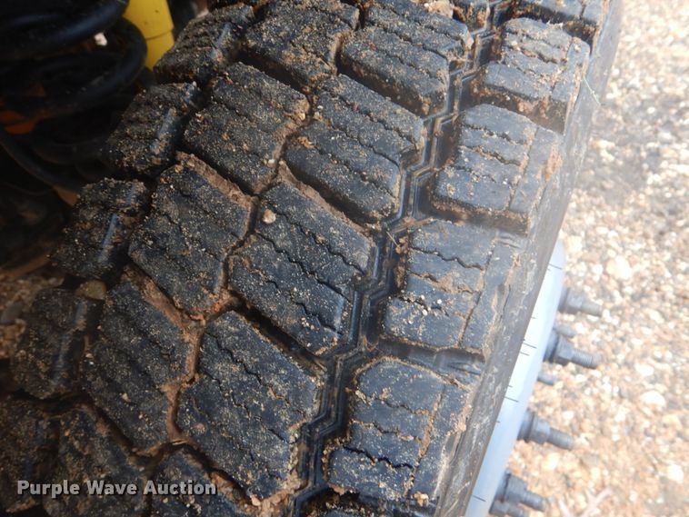 image for item FF9228 2014 Ford F450 Super Duty Crew Cab flatbed truck