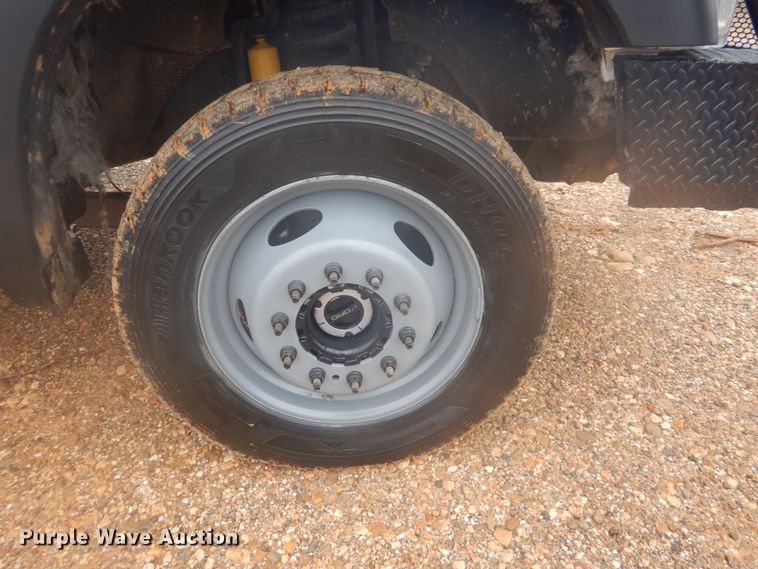 image for item FF9228 2014 Ford F450 Super Duty Crew Cab flatbed truck