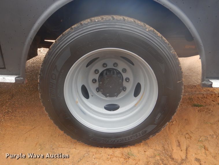 image for item FF9228 2014 Ford F450 Super Duty Crew Cab flatbed truck