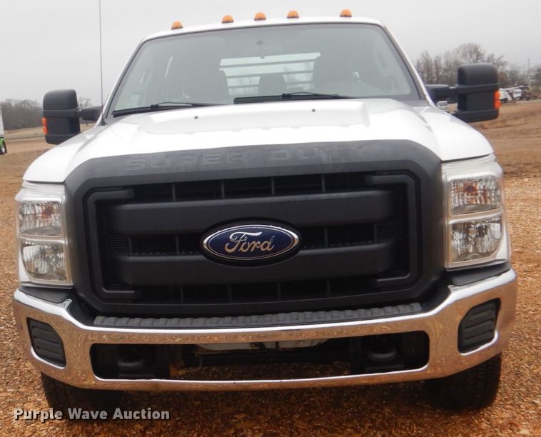 image for item FF9229 2015 Ford F350 Super Duty Crew Cab flatbed pickup truck
