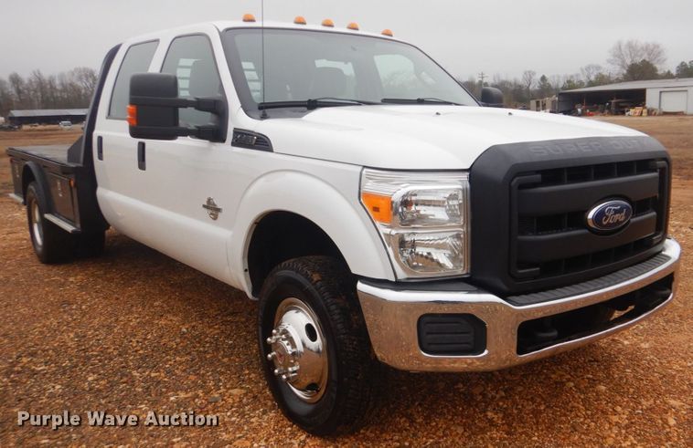 image for item FF9229 2015 Ford F350 Super Duty Crew Cab flatbed pickup truck