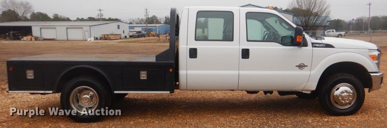 image for item FF9229 2015 Ford F350 Super Duty Crew Cab flatbed pickup truck