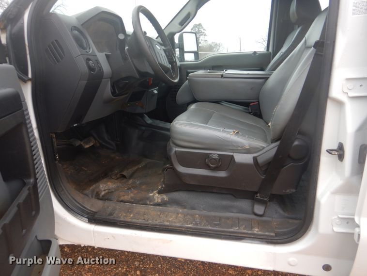 image for item FF9229 2015 Ford F350 Super Duty Crew Cab flatbed pickup truck