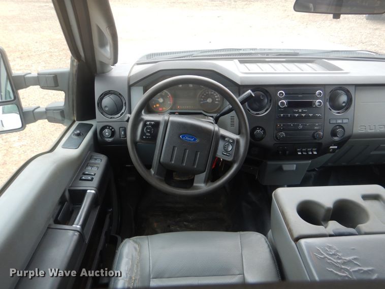 image for item FF9229 2015 Ford F350 Super Duty Crew Cab flatbed pickup truck