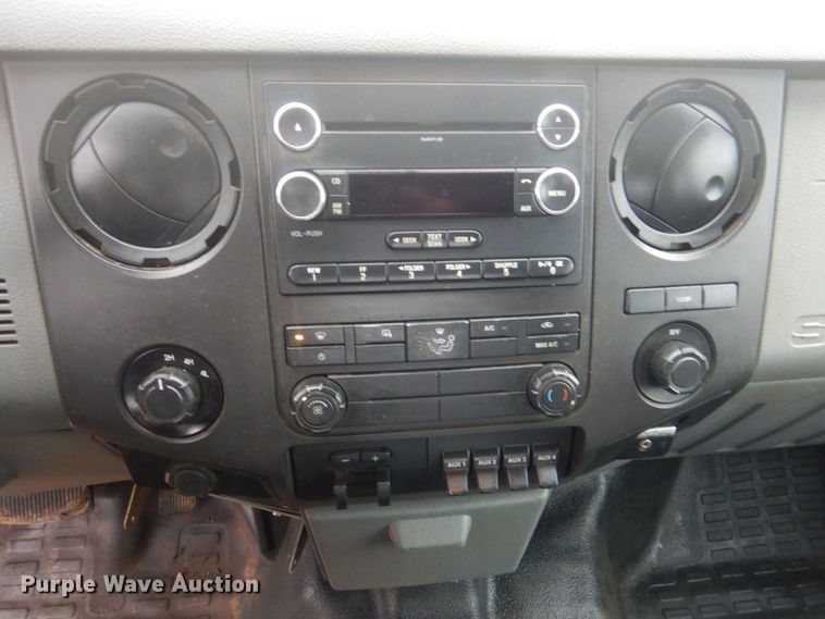 image for item FF9229 2015 Ford F350 Super Duty Crew Cab flatbed pickup truck