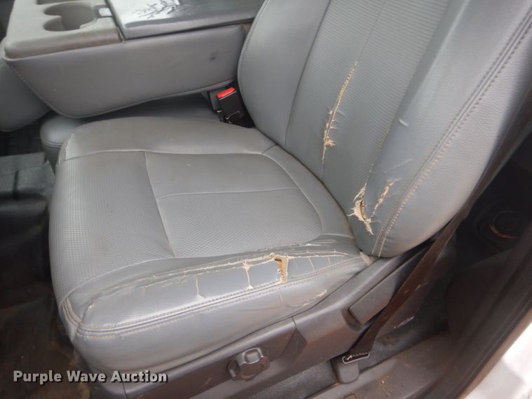 image for item FF9229 2015 Ford F350 Super Duty Crew Cab flatbed pickup truck