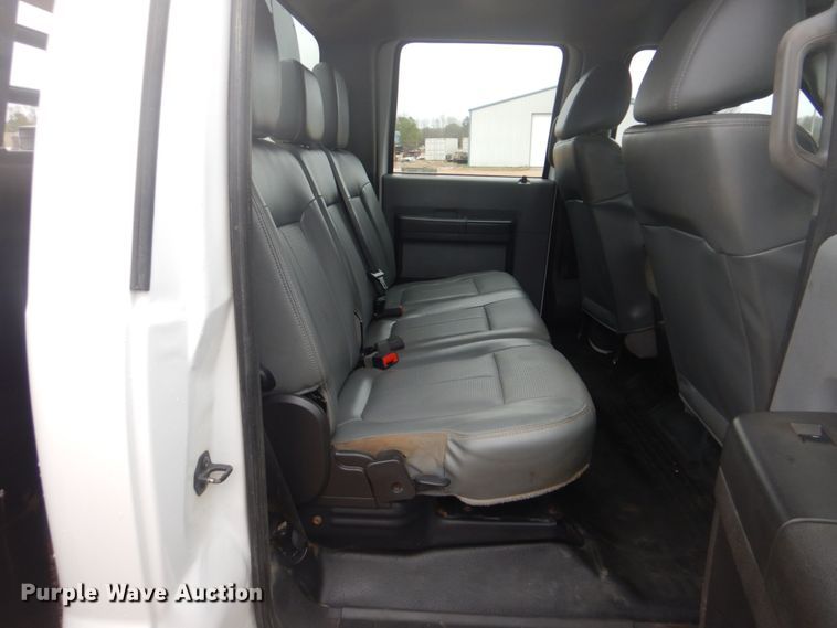 image for item FF9229 2015 Ford F350 Super Duty Crew Cab flatbed pickup truck