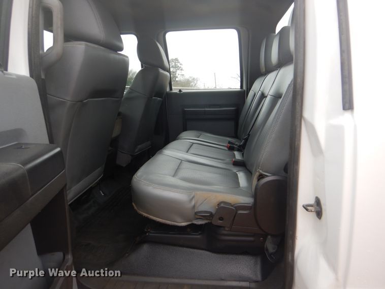 image for item FF9229 2015 Ford F350 Super Duty Crew Cab flatbed pickup truck