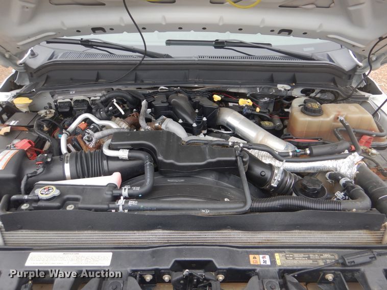 image for item FF9229 2015 Ford F350 Super Duty Crew Cab flatbed pickup truck