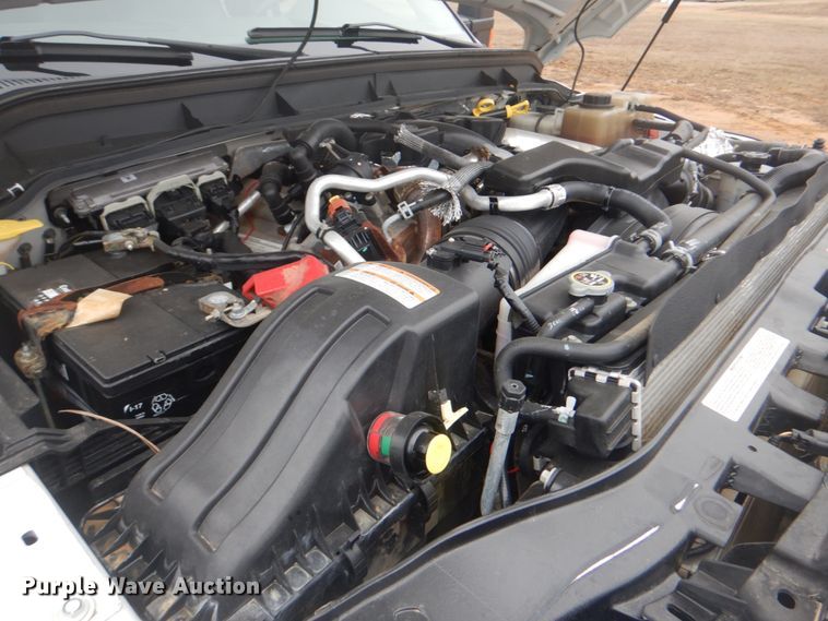 image for item FF9229 2015 Ford F350 Super Duty Crew Cab flatbed pickup truck