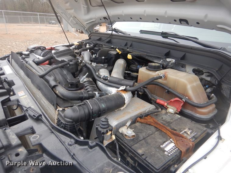 image for item FF9229 2015 Ford F350 Super Duty Crew Cab flatbed pickup truck