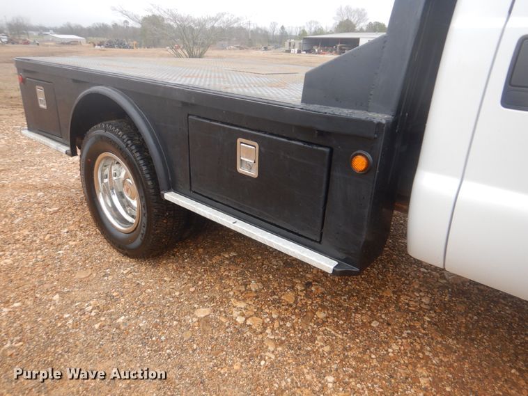 image for item FF9229 2015 Ford F350 Super Duty Crew Cab flatbed pickup truck