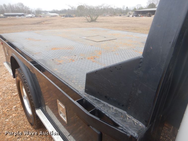 image for item FF9229 2015 Ford F350 Super Duty Crew Cab flatbed pickup truck