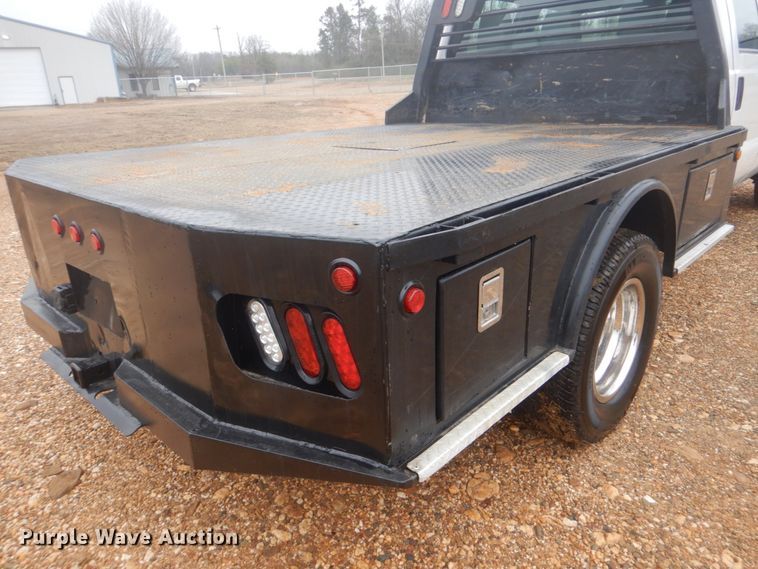 image for item FF9229 2015 Ford F350 Super Duty Crew Cab flatbed pickup truck