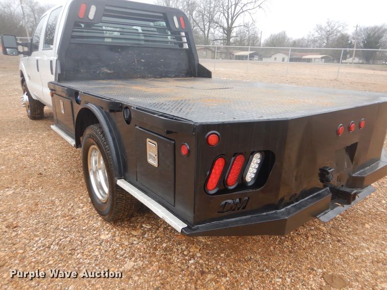 image for item FF9229 2015 Ford F350 Super Duty Crew Cab flatbed pickup truck