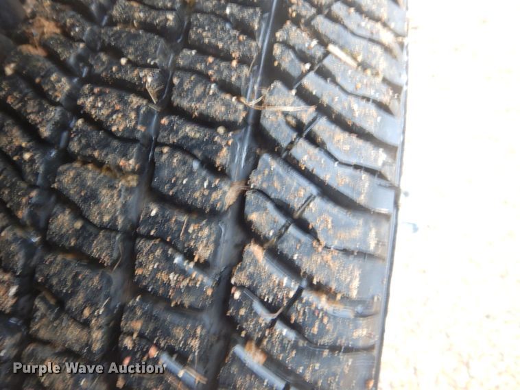 image for item FF9229 2015 Ford F350 Super Duty Crew Cab flatbed pickup truck