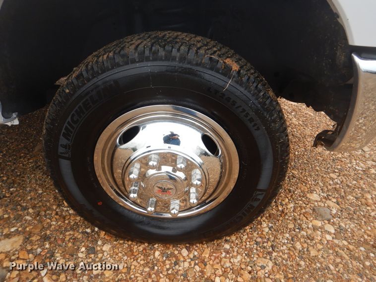 image for item FF9229 2015 Ford F350 Super Duty Crew Cab flatbed pickup truck