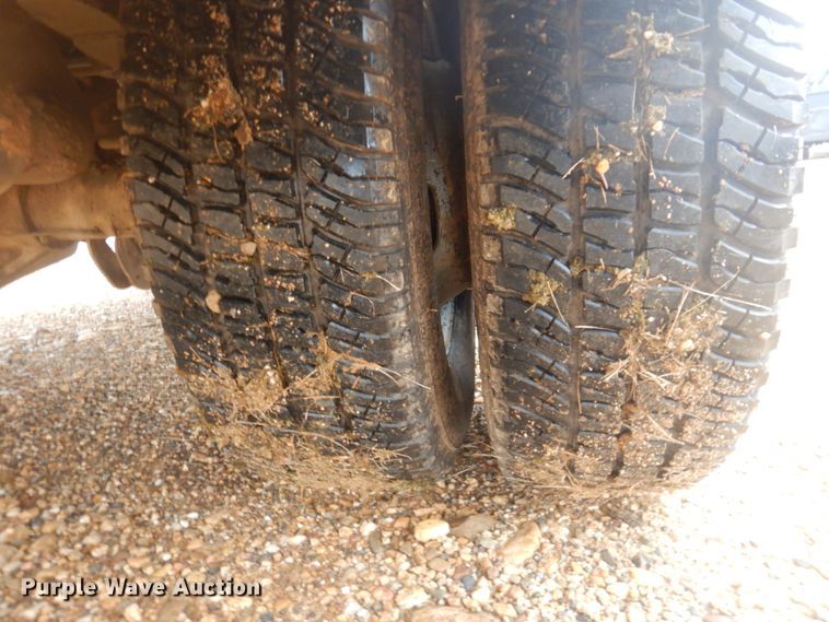 image for item FF9229 2015 Ford F350 Super Duty Crew Cab flatbed pickup truck