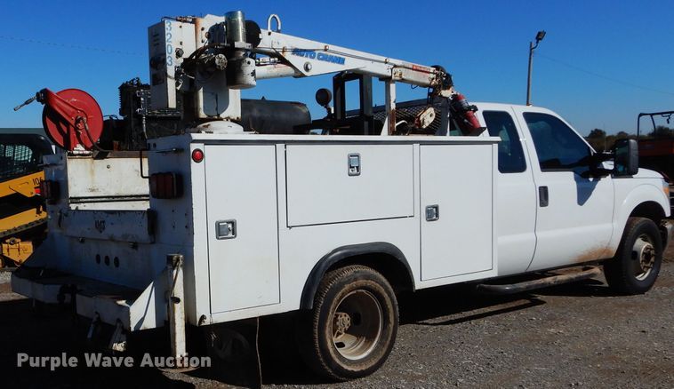 image for item FK9965 2011 Ford F350 Super Duty SuperCab pickup truck cab and chassis