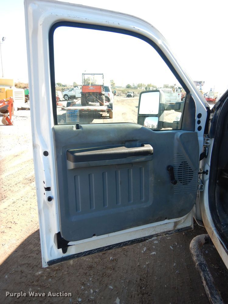 image for item FK9965 2011 Ford F350 Super Duty SuperCab pickup truck cab and chassis