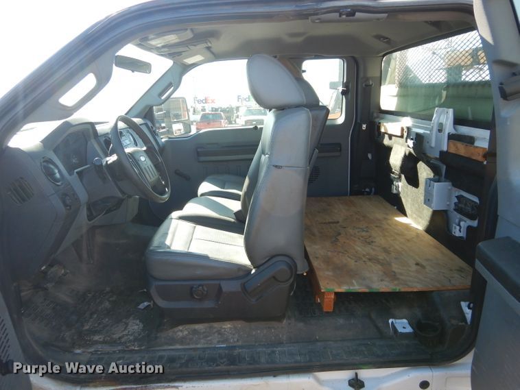 image for item FK9965 2011 Ford F350 Super Duty SuperCab pickup truck cab and chassis