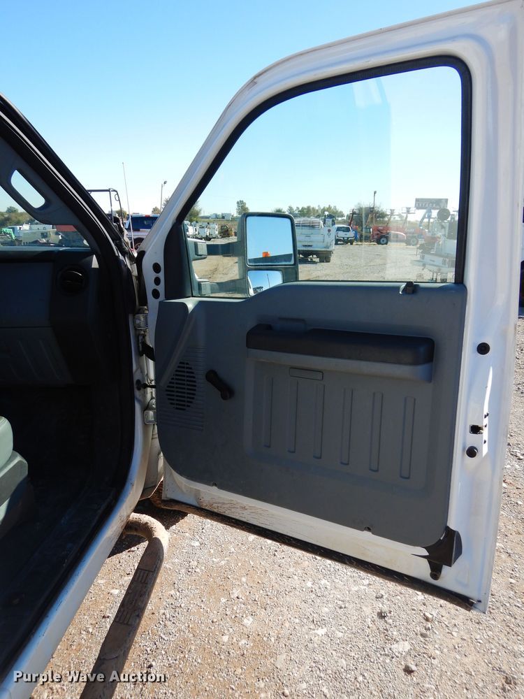 image for item FK9965 2011 Ford F350 Super Duty SuperCab pickup truck cab and chassis