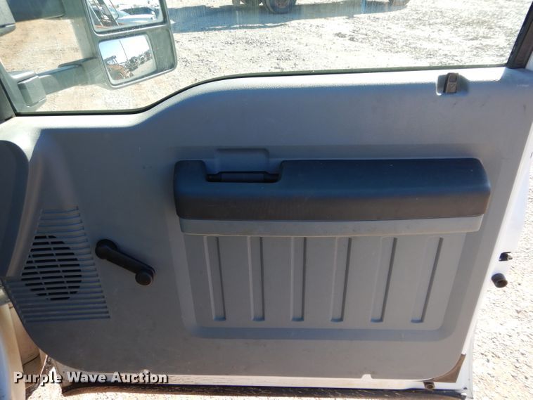 image for item FK9965 2011 Ford F350 Super Duty SuperCab pickup truck cab and chassis