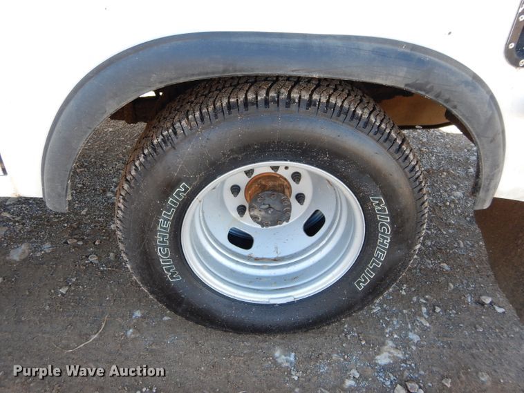 image for item FK9965 2011 Ford F350 Super Duty SuperCab pickup truck cab and chassis