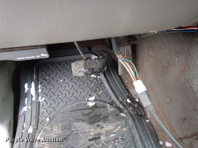 image for item FU9117 2000 Ford F350 Super Duty Crew Cab dump bed pickup truck