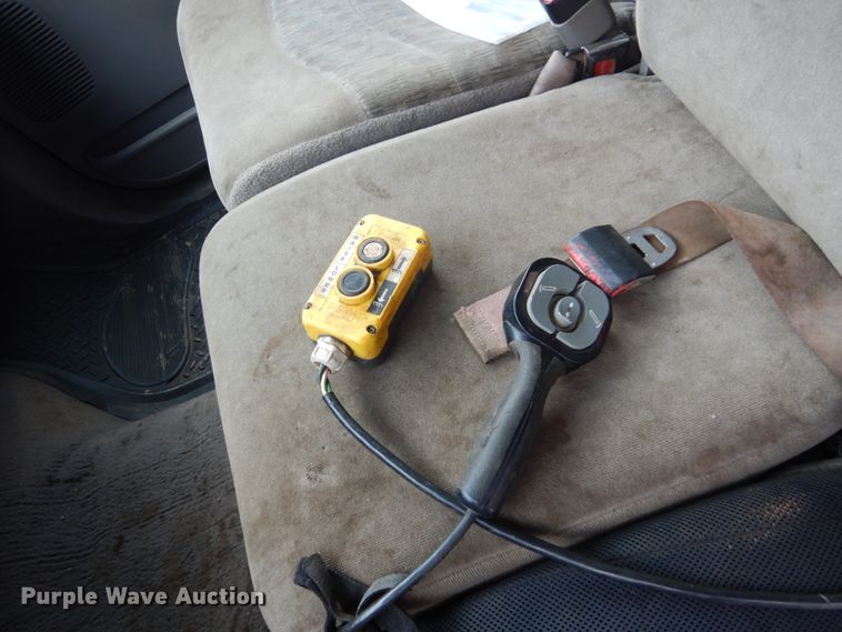 image for item FU9117 2000 Ford F350 Super Duty Crew Cab dump bed pickup truck