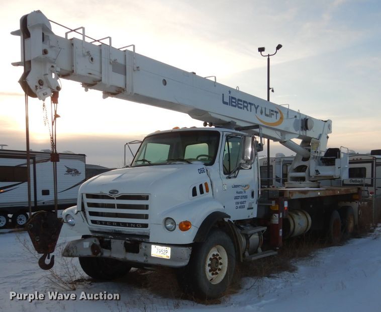 image for item FU9133 2005 Sterling L7500 crane truck
