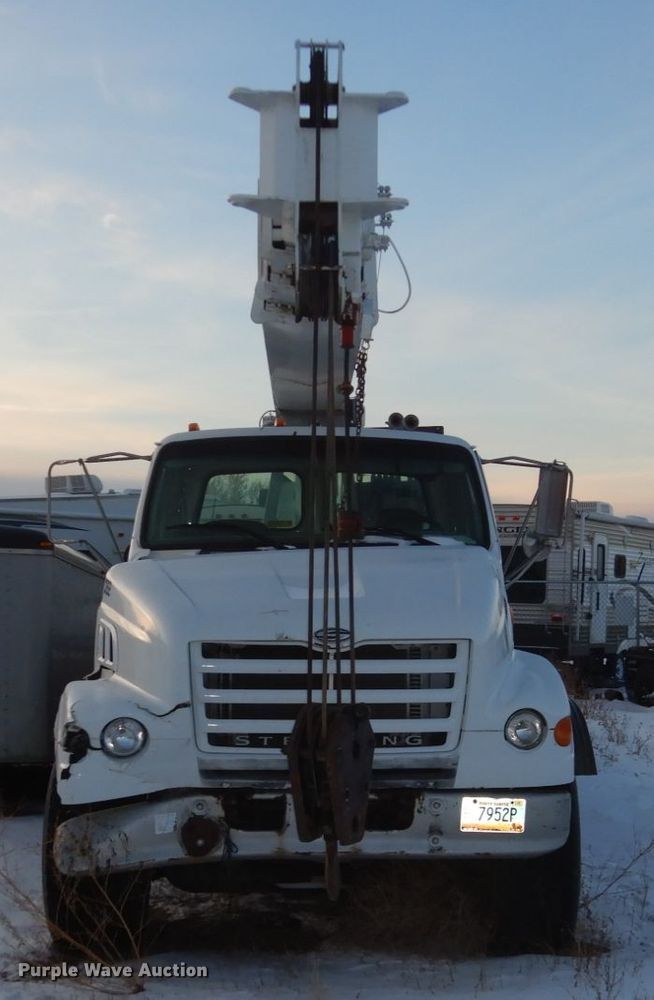 image for item FU9133 2005 Sterling L7500 crane truck