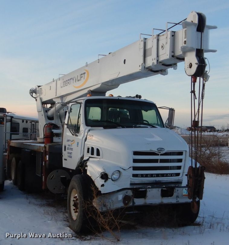 image for item FU9133 2005 Sterling L7500 crane truck