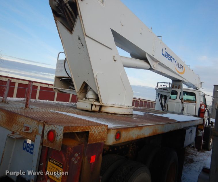 image for item FU9133 2005 Sterling L7500 crane truck