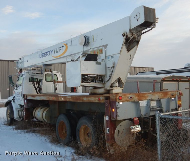 image for item FU9133 2005 Sterling L7500 crane truck