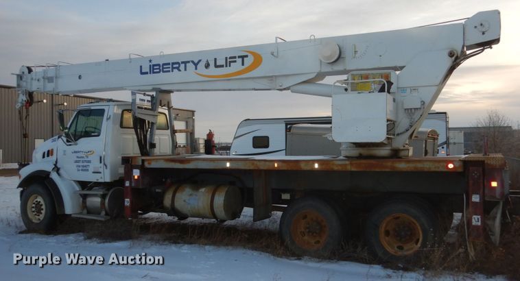 image for item FU9133 2005 Sterling L7500 crane truck