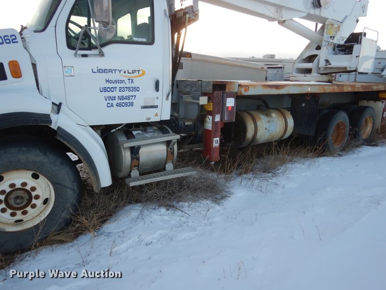 image for item FU9133 2005 Sterling L7500 crane truck