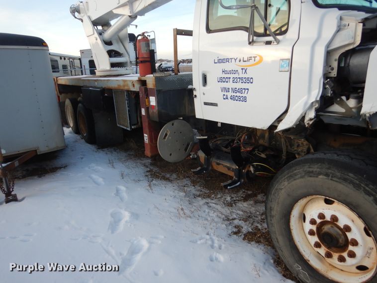 image for item FU9133 2005 Sterling L7500 crane truck