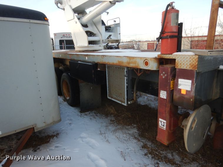 image for item FU9133 2005 Sterling L7500 crane truck