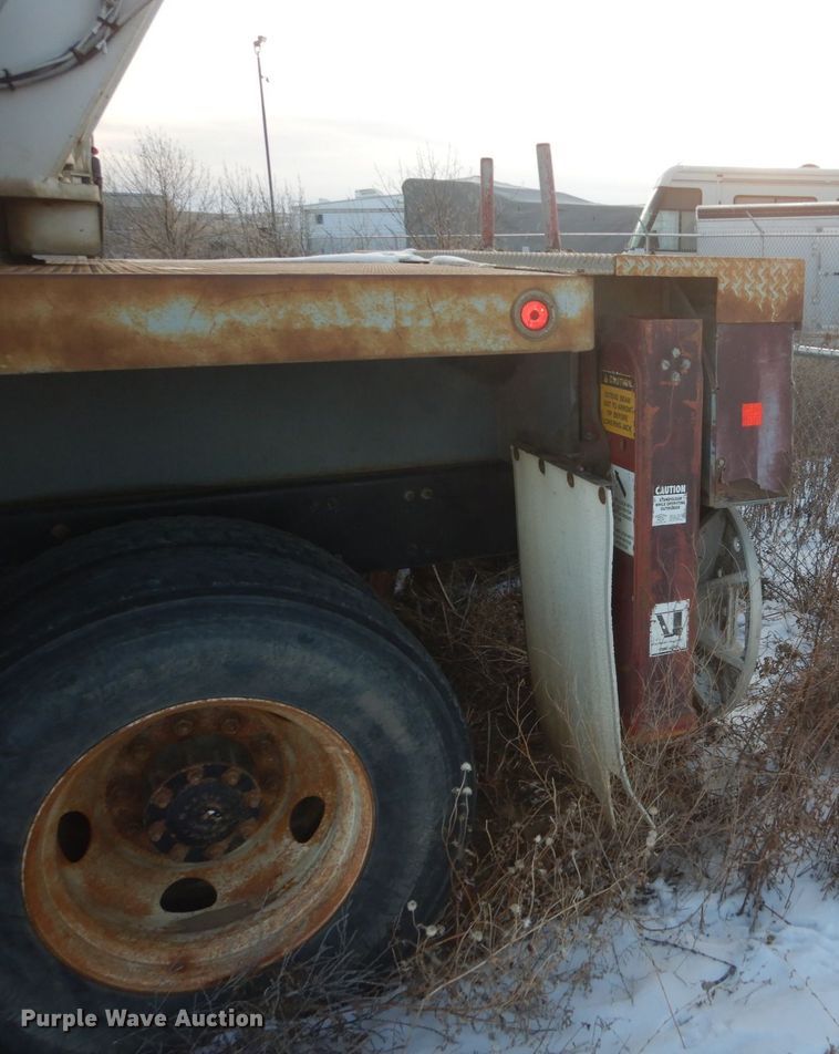 image for item FU9133 2005 Sterling L7500 crane truck