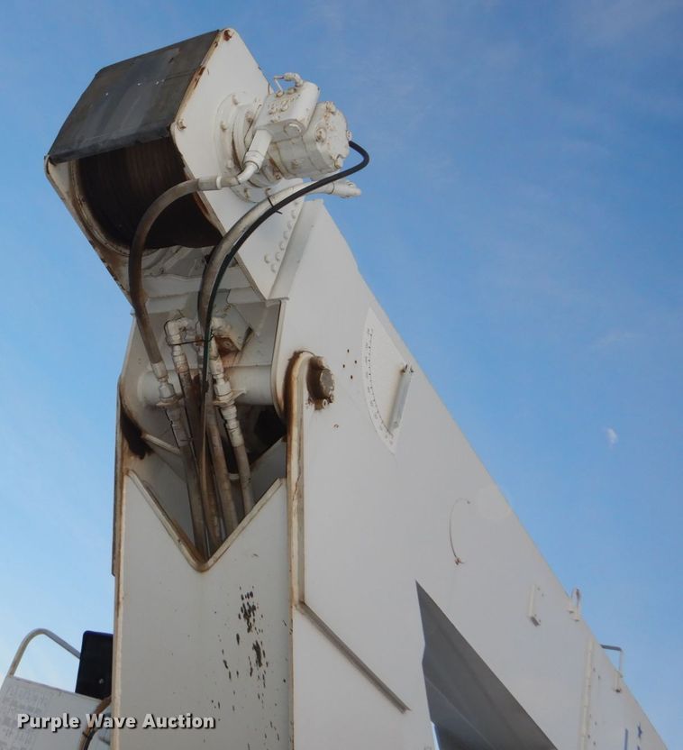 image for item FU9133 2005 Sterling L7500 crane truck