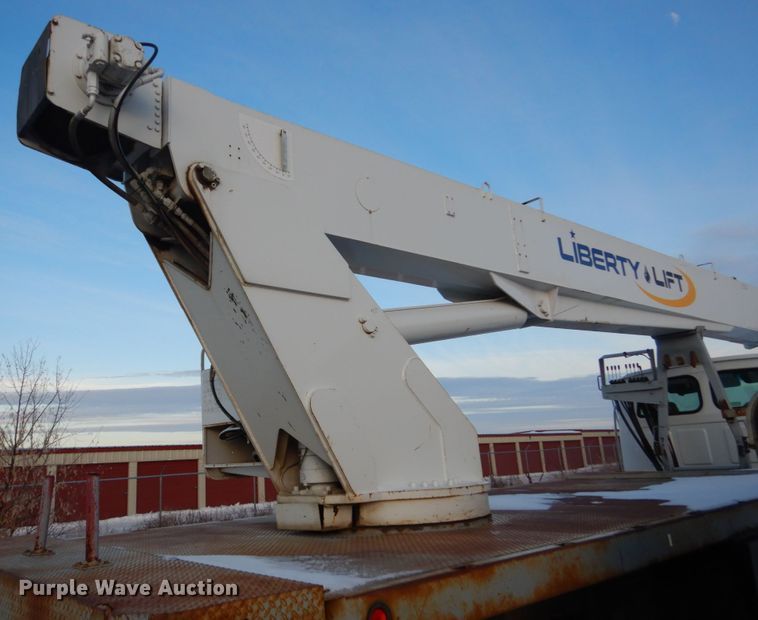 image for item FU9133 2005 Sterling L7500 crane truck