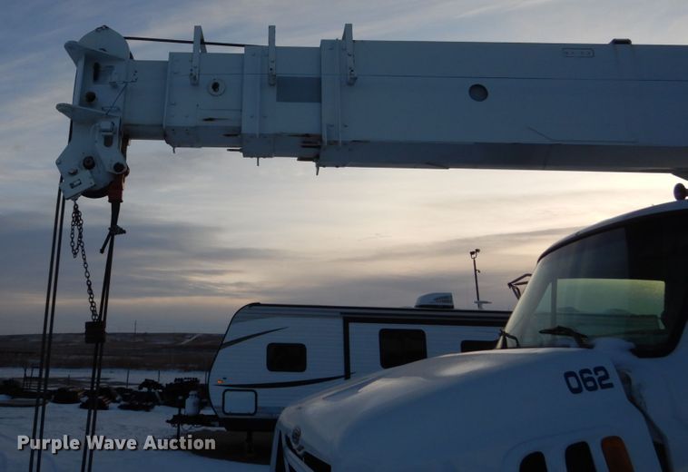 image for item FU9133 2005 Sterling L7500 crane truck