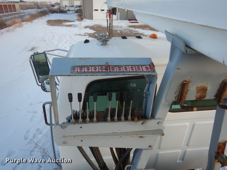 image for item FU9133 2005 Sterling L7500 crane truck