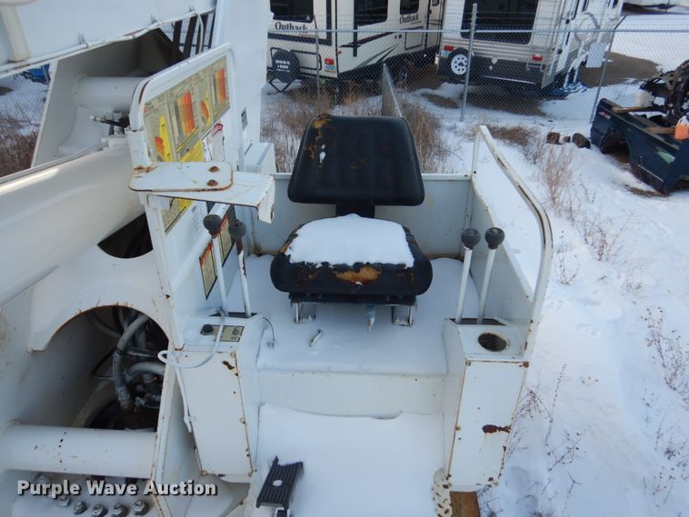 image for item FU9133 2005 Sterling L7500 crane truck