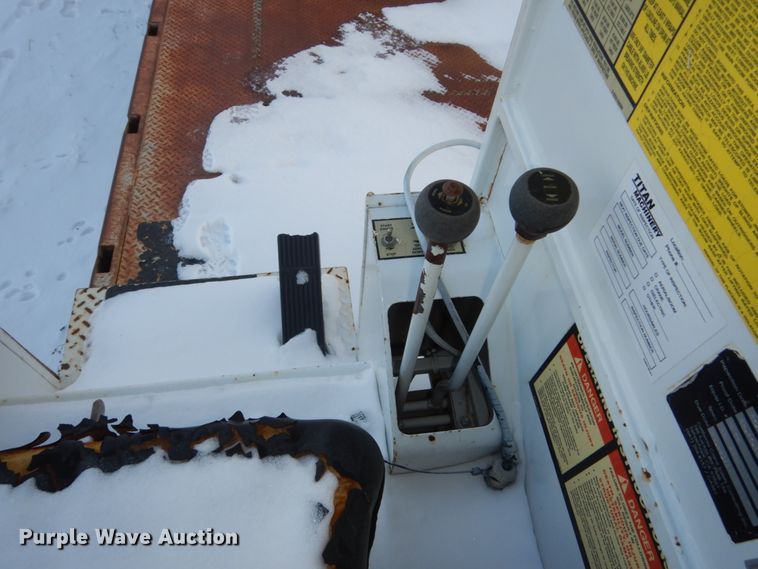 image for item FU9133 2005 Sterling L7500 crane truck